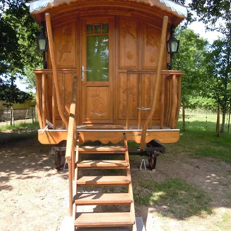 Camping Charlotte La Roulotte *
